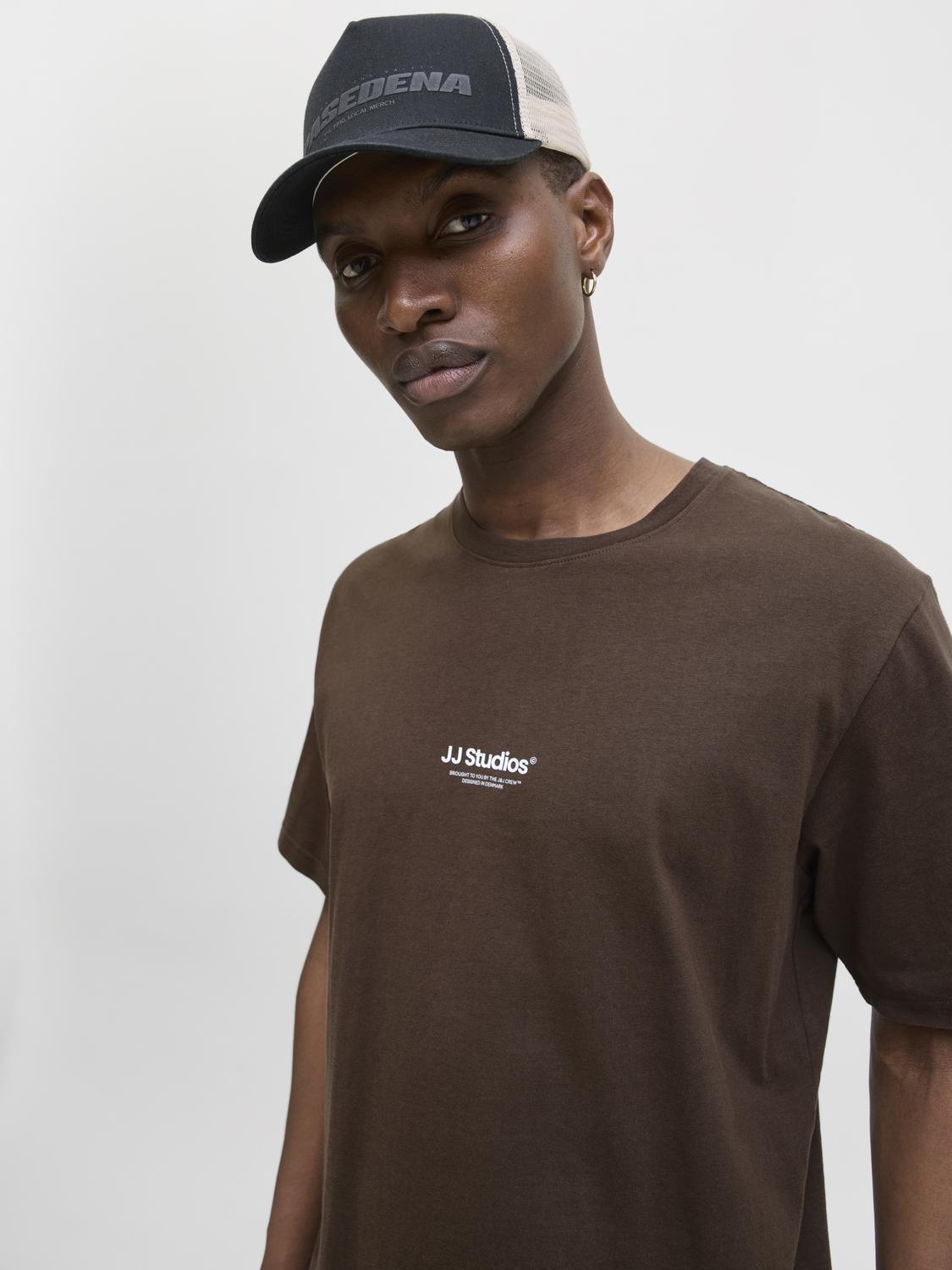 model_shot-creative